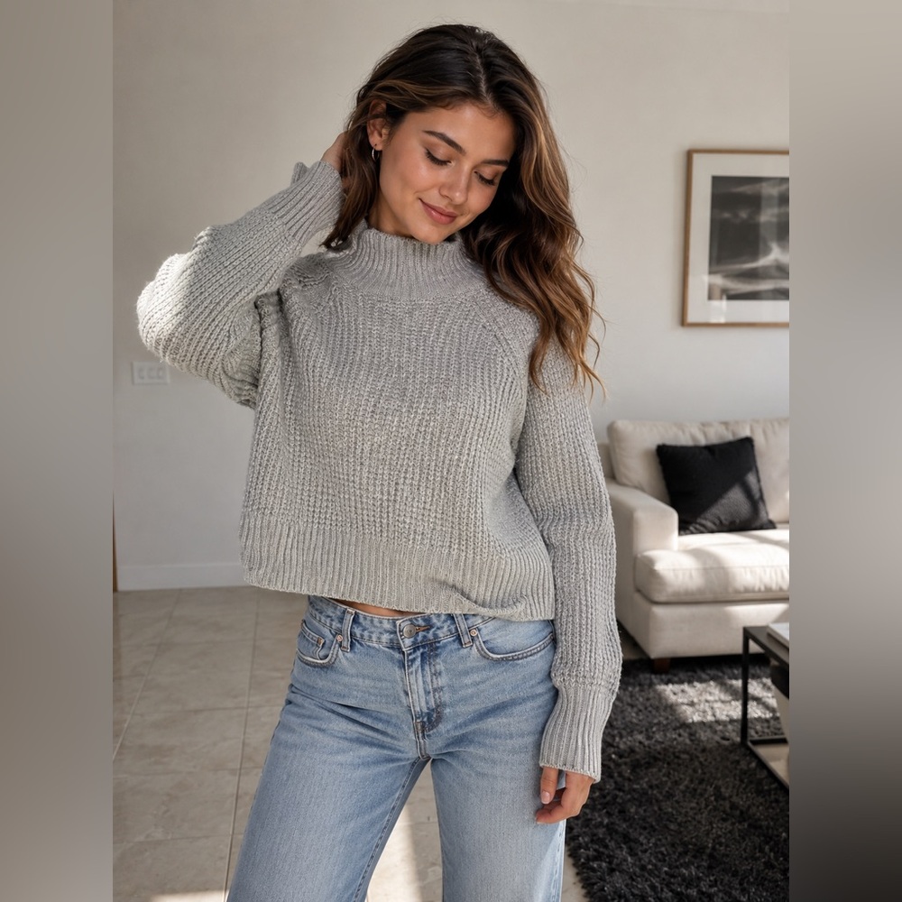 American Eagle Outfitters Light Gray Ribbed Mock Neck Sweater